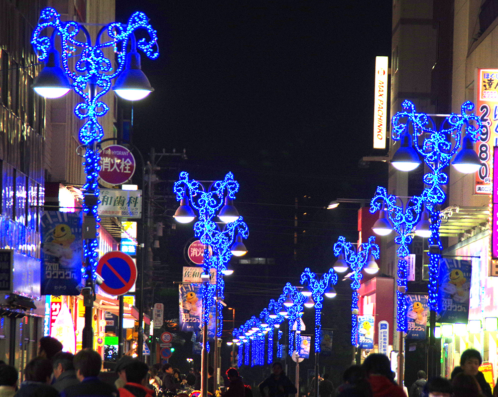 商店街も光で彩られます